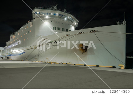 【東京九州フェリーはまゆう新門司港接岸】 128444590