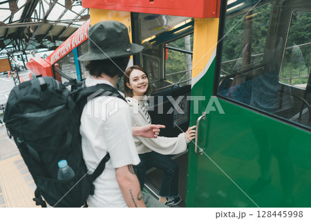 inbound tourist 128445998