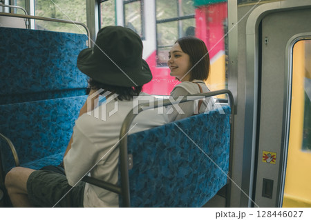 inbound tourist 128446027
