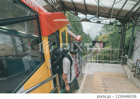 inbound tourist 128446036