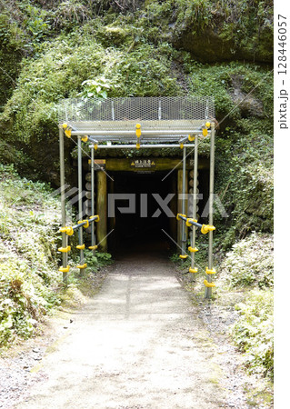 石見銀山 龍源寺間歩入り口 128446057