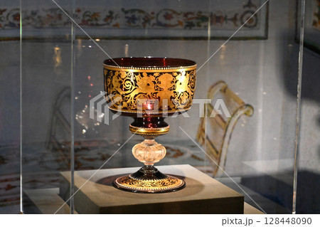 ガラスの聖杯 128448090