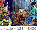 神楽でのクライマックスで鬼登場の場面 神楽でのクライマックスで鬼登場の場面 128448430