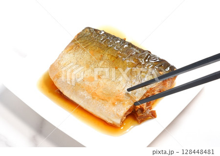 ぶりの照り焼き 128448481