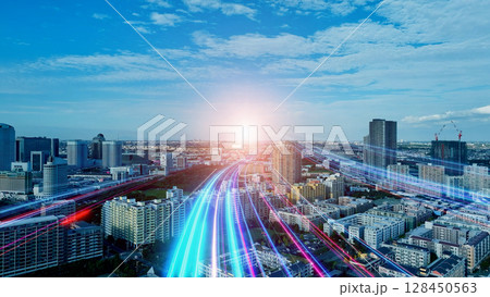 都市風景と未来へと伸びる光の帯 128450563