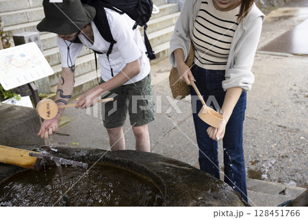 日本観光を楽しむインバウンド 日本観光を楽しむインバウンド 128451766