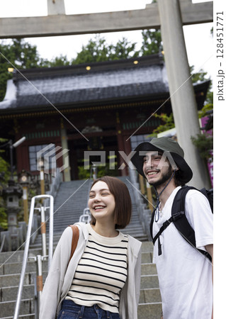 日本観光を楽しむインバウンド 日本観光を楽しむインバウンド 128451771