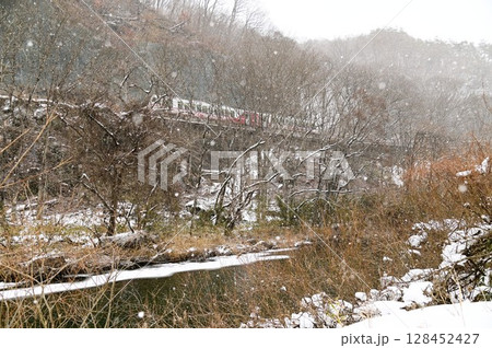 冬の達曾部川橋梁付近の風景 冬の達曾部川橋梁付近の風景 128452427