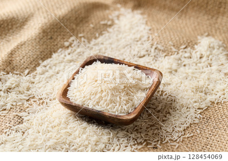 バスマティ米（インディカ米） 128454069