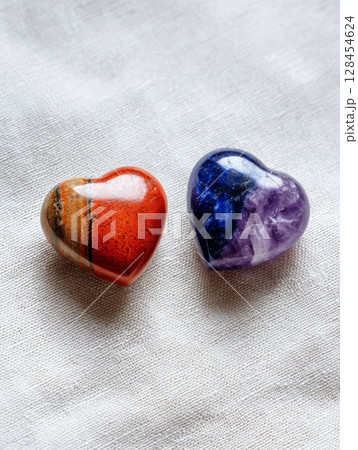 かわいいハート形の天然石 AI画像 かわいいハート形の天然石 AI画像 128454624