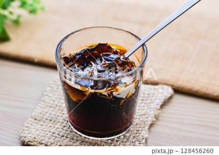 ミルクがけコーヒーゼリー 128456260