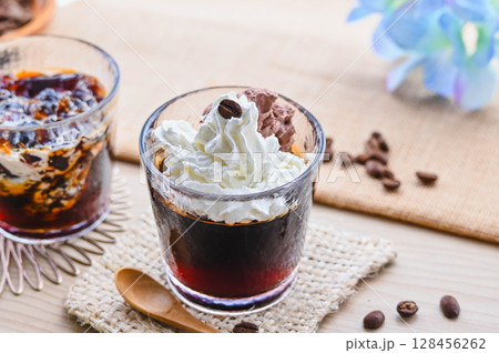 ホイップクリームのせコーヒーゼリー 128456262