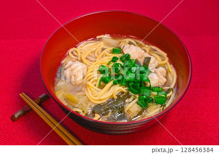 もつ鍋のシメのちゃんぽん 128456384