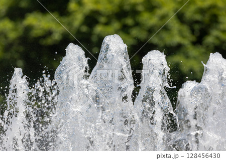 水しぶき 128456430