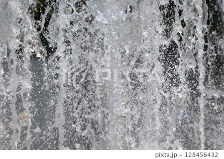 水しぶき 128456432