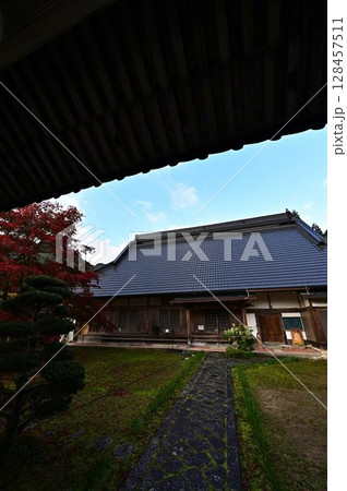 三寳寺の紅葉 128457511
