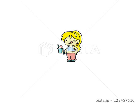 かき氷を楽しむ女性 128457516