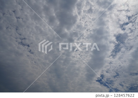 これぞ曇り空っていう雲だらけの空 これぞ曇り空っていう雲だらけの空 128457622