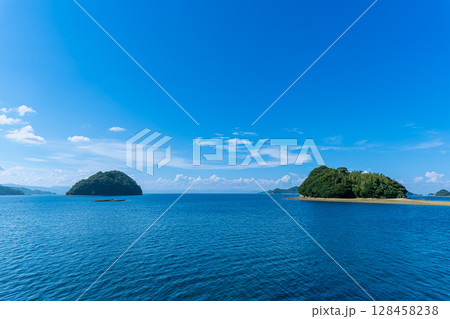 青い海と空 128458238