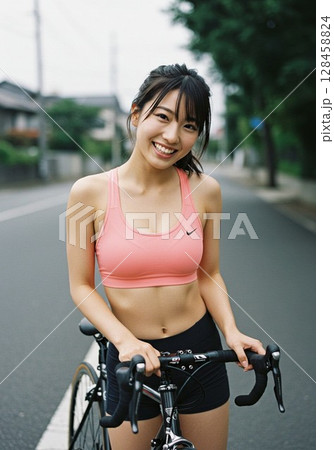 自転車に乗る女性 128458824