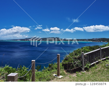 沖縄県恩納村　真栄田岬の絶景ポイント 128458874