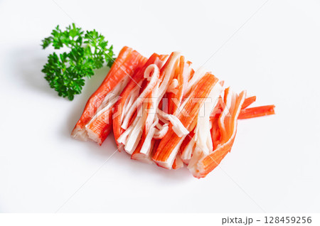 ほぐしたカニカマ 128459256
