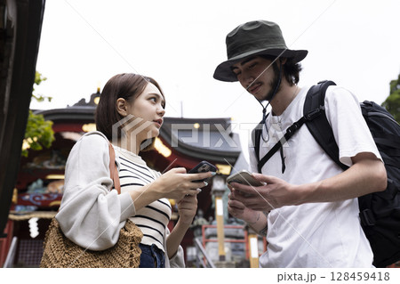日本観光を楽しむインバウンド 日本観光を楽しむインバウンド 128459418