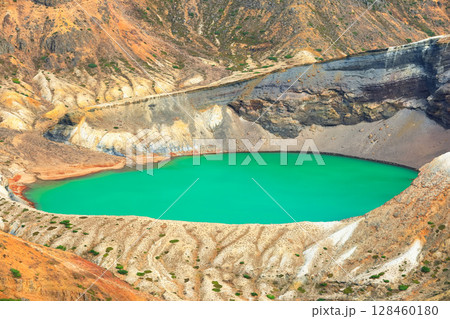 【宮城県】蔵王の御釜（五色沼） 128460180
