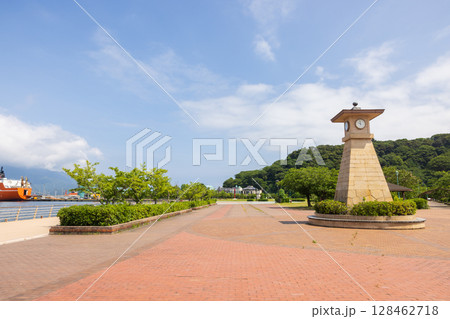 福井県敦賀の金ヶ崎緑地時計台 128462718