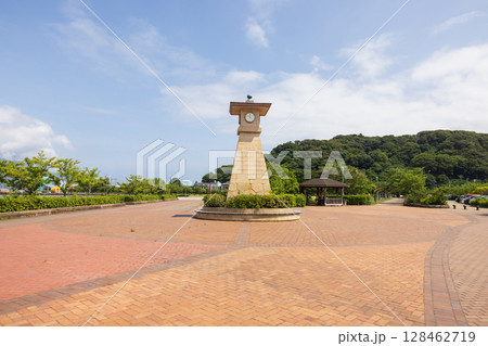 福井県敦賀の金ヶ崎緑地時計台 福井県敦賀の金ヶ崎緑地時計台 128462719