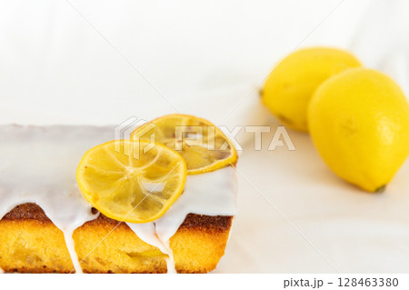 アイシングがけしたレモンケーキ(アップした写真) アイシングがけしたレモンケーキ(アップした写真) 128463380