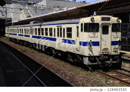 キハ147形気動車　田川後藤寺駅行き 128463583