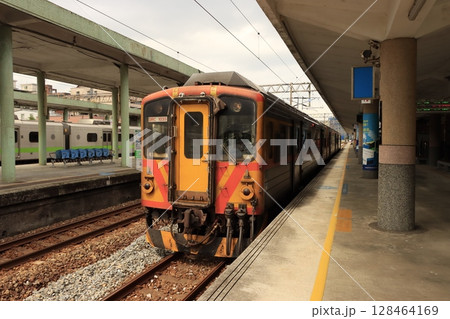台湾平渓線 DR1000系 128464169
