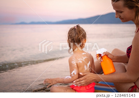 Joyful summer moments in Greece with sun protection 128465143