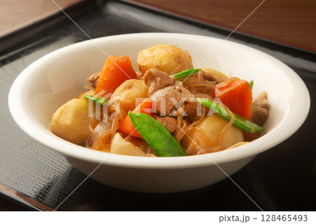 豚肉の肉じゃが 128465493