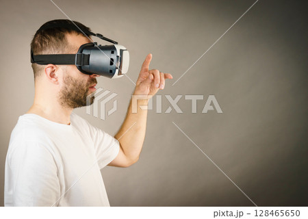 Adult man wearing vr goggles 128465650