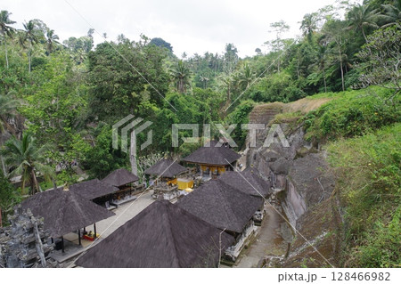 インドネシア　バリ島　世界遺産グヌン・カウィ 128466982