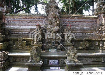 インドネシア バリ島 ウブドダレム寺院 インドネシア バリ島 ウブドダレム寺院 128467251