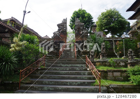 インドネシア バリ島 ウブドのサムアンティガ寺院 インドネシア バリ島 ウブドのサムアンティガ寺院 128467280