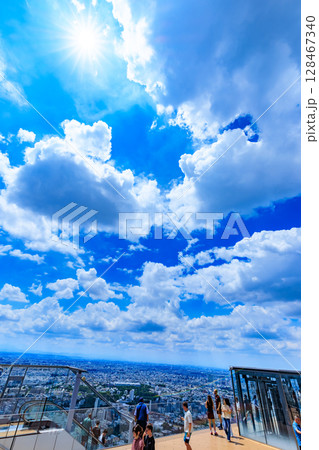 東京 渋谷区 渋谷スクランブルスクエアの展望施設 SHIBUYA SKY(渋谷スカイ)から見た夏空 東京 渋谷区 渋谷スクランブルスクエアの展望施設 SHIBUYA SKY(渋谷スカイ)から見た夏空 128467340