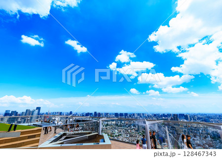 東京 渋谷区 渋谷スクランブルスクエアの展望施設 SHIBUYA SKY(渋谷スカイ)から見た夏空 東京 渋谷区 渋谷スクランブルスクエアの展望施設 SHIBUYA SKY(渋谷スカイ)から見た夏空 128467343