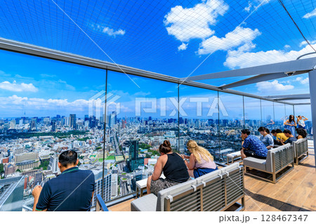 東京 渋谷区 渋谷スクランブルスクエアの展望施設 SHIBUYA SKY(渋谷スカイ)から見た夏空 東京 渋谷区 渋谷スクランブルスクエアの展望施設 SHIBUYA SKY(渋谷スカイ)から見た夏空 128467347