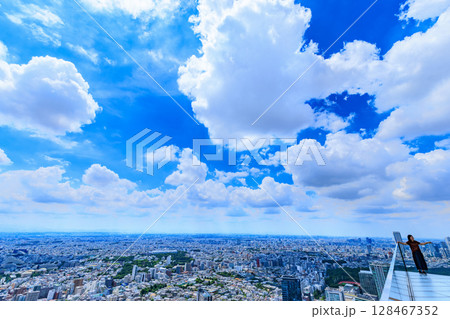 東京 渋谷区 渋谷スクランブルスクエアの展望施設 SHIBUYA SKY(渋谷スカイ)から見た夏空 東京 渋谷区 渋谷スクランブルスクエアの展望施設 SHIBUYA SKY(渋谷スカイ)から見た夏空 128467352