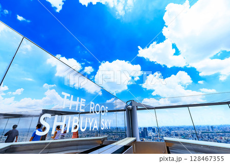 東京 渋谷区 渋谷スクランブルスクエアの展望施設 SHIBUYA SKY(渋谷スカイ)から見た夏空 東京 渋谷区 渋谷スクランブルスクエアの展望施設 SHIBUYA SKY(渋谷スカイ)から見た夏空 128467355