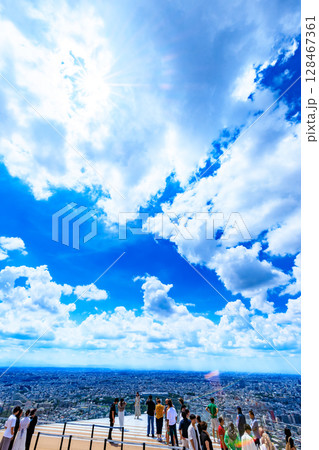 東京 渋谷区 渋谷スクランブルスクエアの展望施設 SHIBUYA SKY(渋谷スカイ)から見た夏空 東京 渋谷区 渋谷スクランブルスクエアの展望施設 SHIBUYA SKY(渋谷スカイ)から見た夏空 128467361
