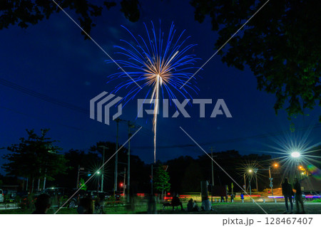打ち上げ花火 打ち上げ花火 128467407