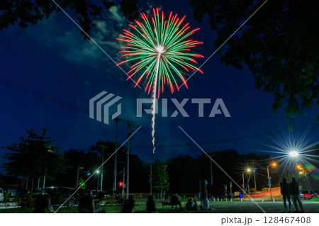 打ち上げ花火 128467408