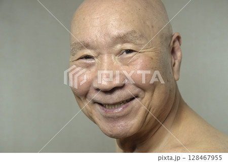笑顔の老人 笑顔の老人 128467955