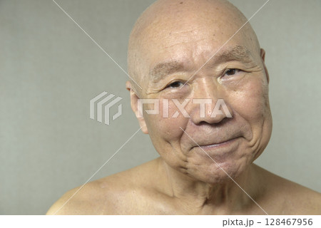 笑顔の老人 笑顔の老人 128467956