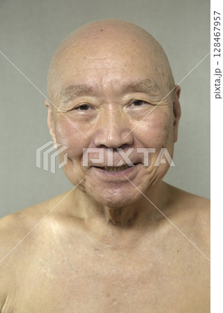 笑顔の老人 笑顔の老人 128467957